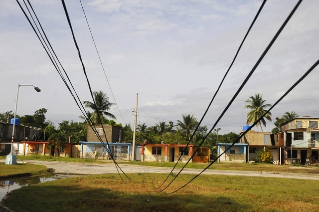 Guantánamo: Laura deja grandes afectaciones en servicio eléctrico. Foto: Leonel Escalona.