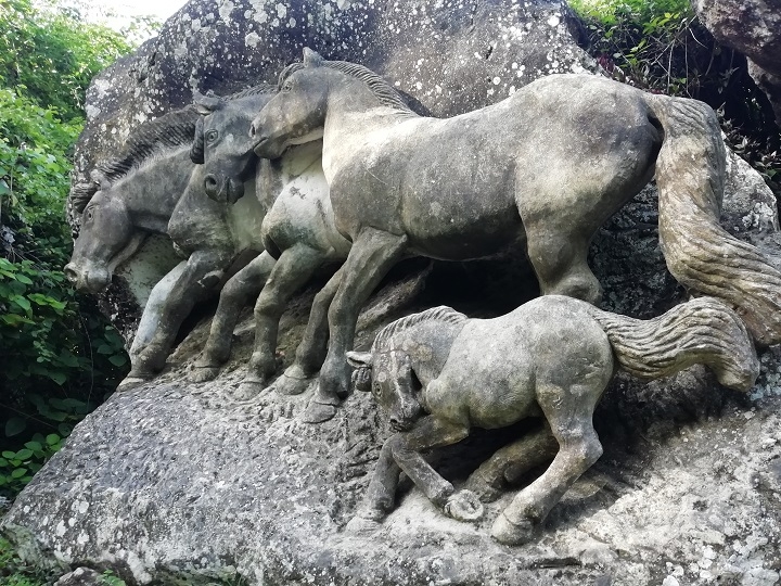 La escultura de los Caballos salvajes es una de las más de 400 piezas que se encuentran en el Zoológico de Piedras de Guantánamo