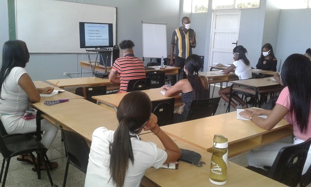 Potencia Universidad de Guantánamo el estudio de los idiomas ruso e inglés