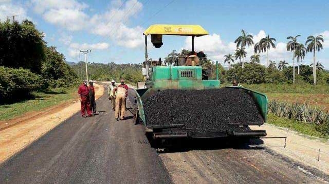 En franco avance vial entre Baracoa y Holguín