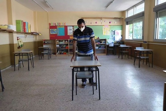 Huelga de docentes españoles por inseguridad en aulas ante Covid-19 