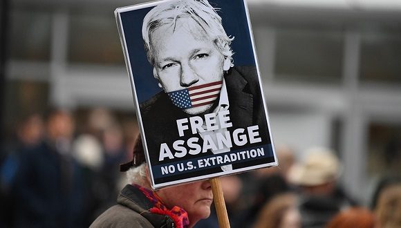 Premio Nobel de la Paz Pérez Esquivel exige liberación de Assange