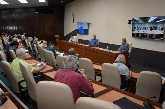 Resalta Díaz-Canel la unidad de la intelectualidad cubana y rechazó los intentos por mostrarla fragmentada