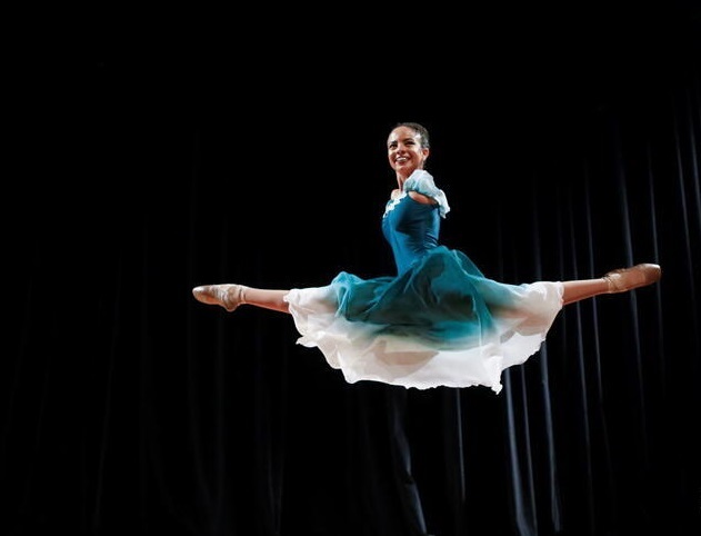 Bailarina brasileña sin brazos, ejemplo de perseverancia. Foto: Reuters Latam