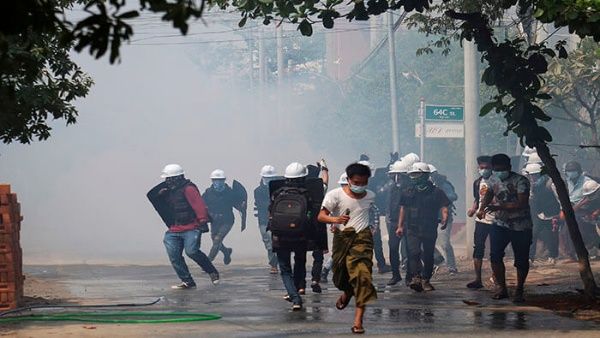 Al menos 300 personas han muerto durante el cruento golpe militar en Myanmar