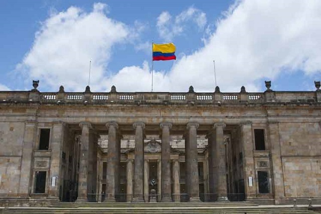 Rechazan en Colombia intimidación a senadores de la oposición
