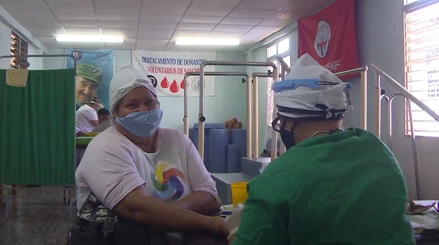 Destacados cederistas de Sana Antonio del Sur en Guantánamo, por aporte al programa de donaciones de sangre
