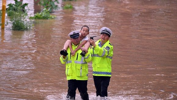 Fuertes lluvias dejan más de 30 muertos en China a medida que avanzan hacia el norte del país