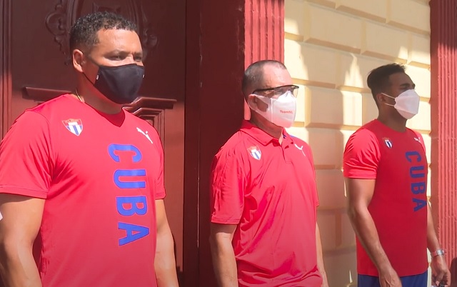 Guantanameros reciben al bicampeón olímpico Arlen López y a sus entrenadores