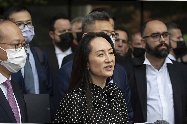 Regresa a China ejecutiva de Huawei detenida desde 2018 en Canadá