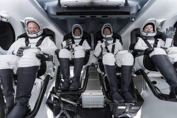 Cuatro turistas espaciales regresan a la Tierra luego de tres días en el espacio
