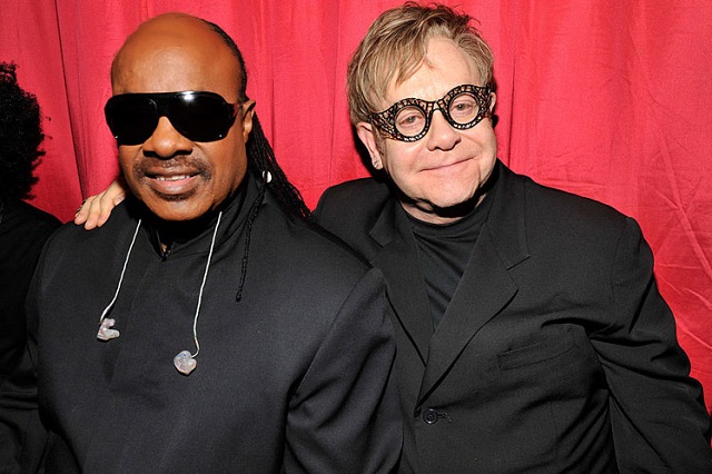 Elton John publica sencillo a dúo con Stevie Wonder