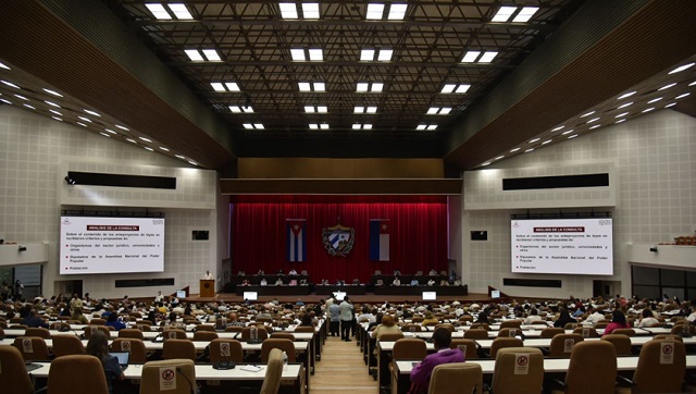 Diputados debaten proyectos de leyes del ámbito jurídico cubano