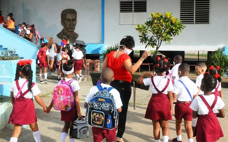 Decenas de miles de escolares guantanameros vuelven a las aulas mejor protegidos