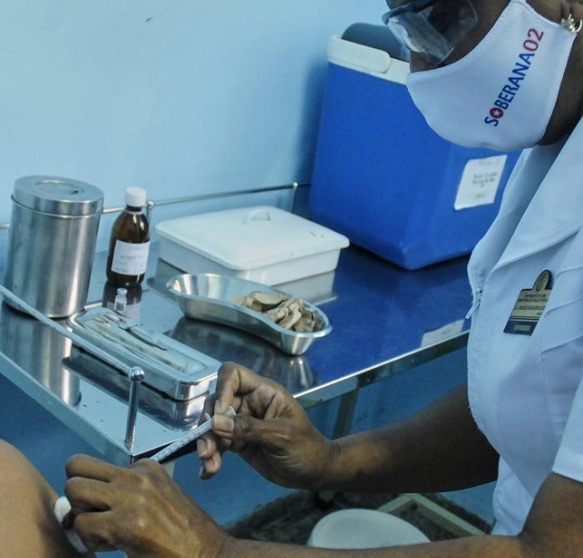 Inicia vacunación de refuerzo contra la COVID-19 en Cuba 