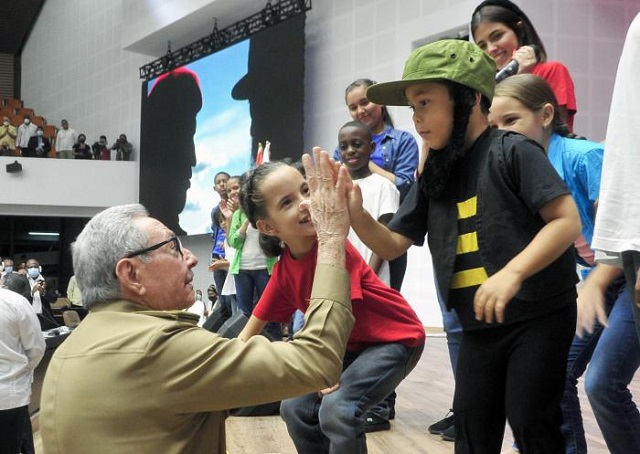 Presidió el General de Ejército Raúl Castro Ruz la emotiva gala de clausura de la XX Cumbre de la Alianza Bolivariana para los Pueblos de Nuestra América-Tratado de Comercio de los Pueblos