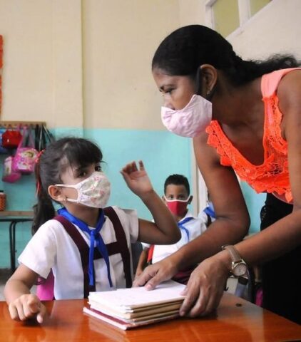 Educadores guantanameros ratifican su compromiso con la enseñanza y la Revolución