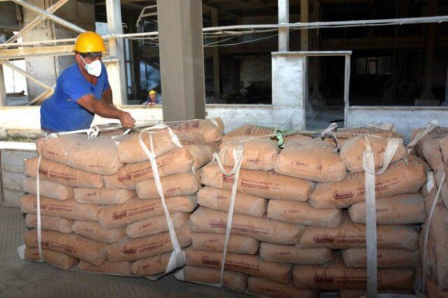 Establecen precio minorista en CUP del cemento blanco y gris