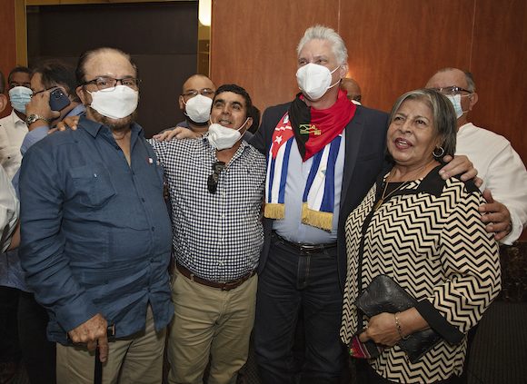 Mandatario cubano sostuvo encuentro con amigos nicaragüenses solidarios con Cuba. Foto: Estudios Revolución