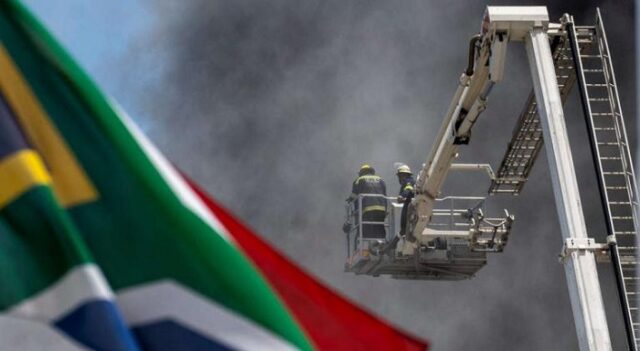 Cámara del Parlamento de Sudáfrica "destruida" por incendio