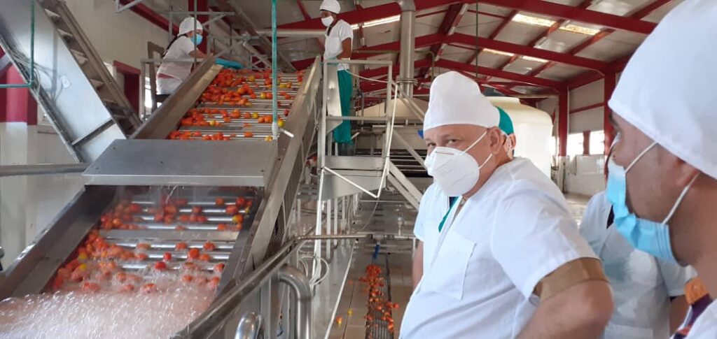 Viceprimer Ministro Jorge Luis Tapia Fonseca visita industria del Valle de Caujerí