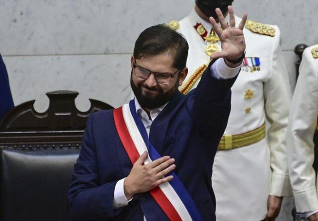 Boric jura como nuevo presidente de Chile