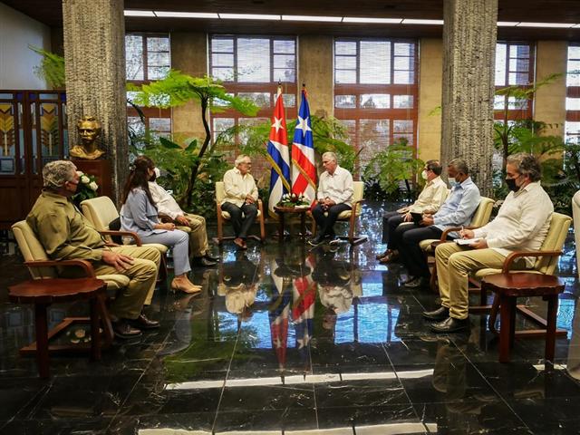 Presidente de Cuba recibe a delegación de independentistas boricuas