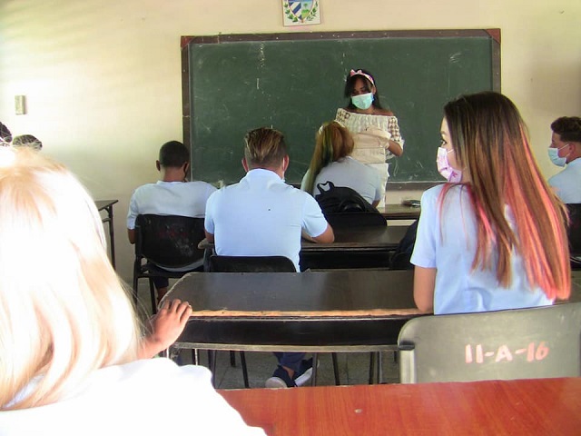 Estudiantes de San Antonio del Sur regresan a las aulas
