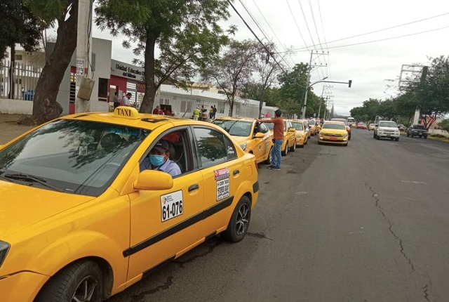 Taxistas realizan segunda jornada de protesta en capital de Ecuador