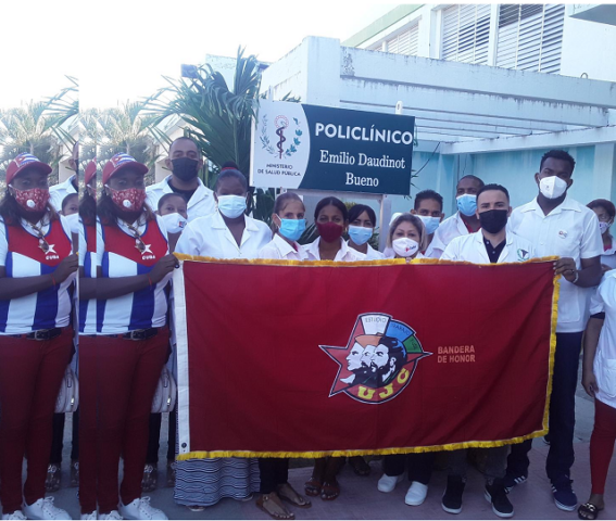 Reciben bandera de honor jóvenes vanguardias de la Salud en Guantánamo