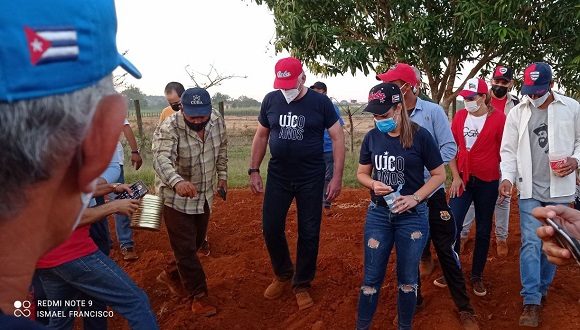 Díaz-Canel saluda aniversario de UJC y OPJM en jornada de trabajo voluntario