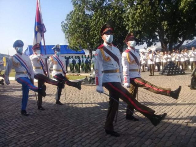 Ceremonia militar con motivo del aniversario 61 del Carácter Socialista de la Revolución