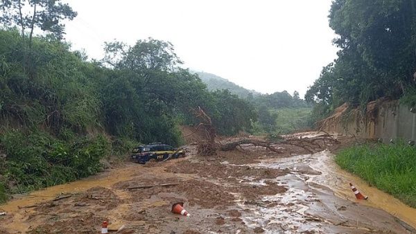 Aumenta a 16 la cifra de muertos por lluvias en Río de Janeiro