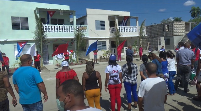 Inauguración de bloque de viviendas en la comunidad de Cecilia en Guantánamo
